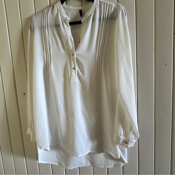Chiffon tunic, long sleeves, pin tuck front. Size L. - Picture 1 of 5